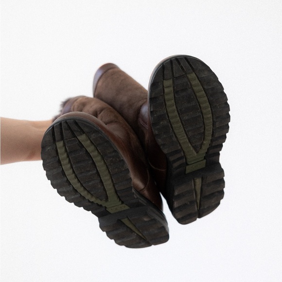 Vintage UGG Australia Women’s Dark Brown Suede and Leather & Sheepskin Boots - Picture 4 of 7